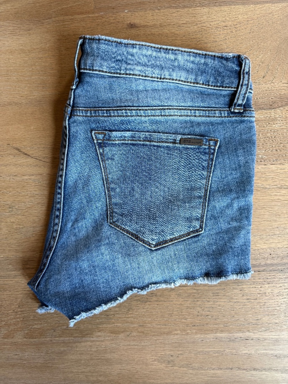 STS Blue Distressed Denim Cutoff Shorts Light Wash Size 26